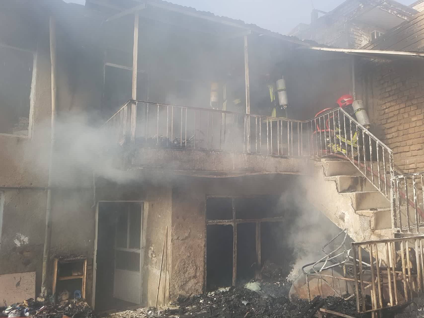 مهار آتش سوزی یک منزل ویلایی و نجات ۴ کودک در مشهد