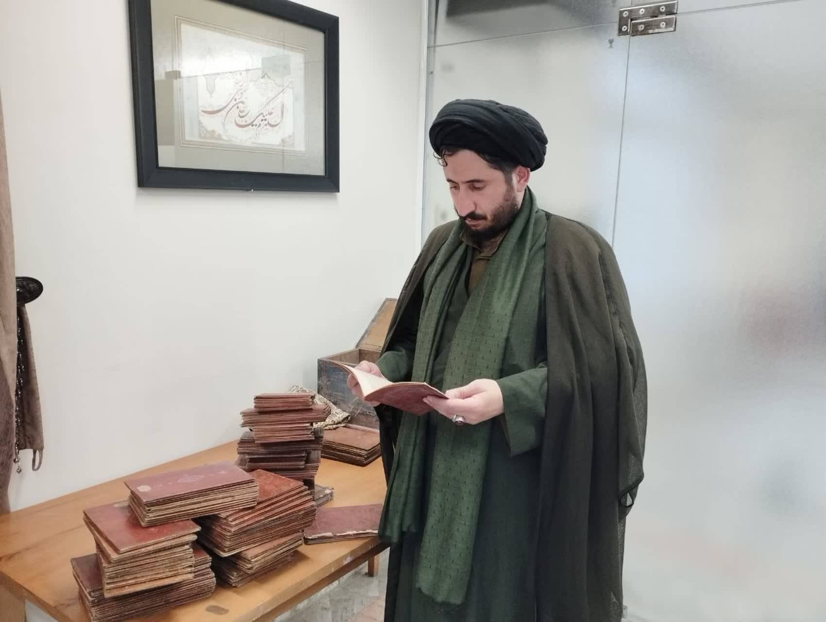 اهدای ۱۴۵ جزوه قرآنی قرون ۱۳ و ۱۴ به مرکز نسخ خطی کتابخانه رضوی 