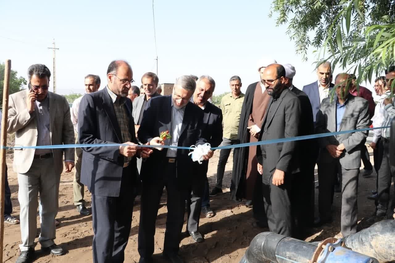 افتتاح یک طرح آبیاری کم فشار در بوئین زهرا 