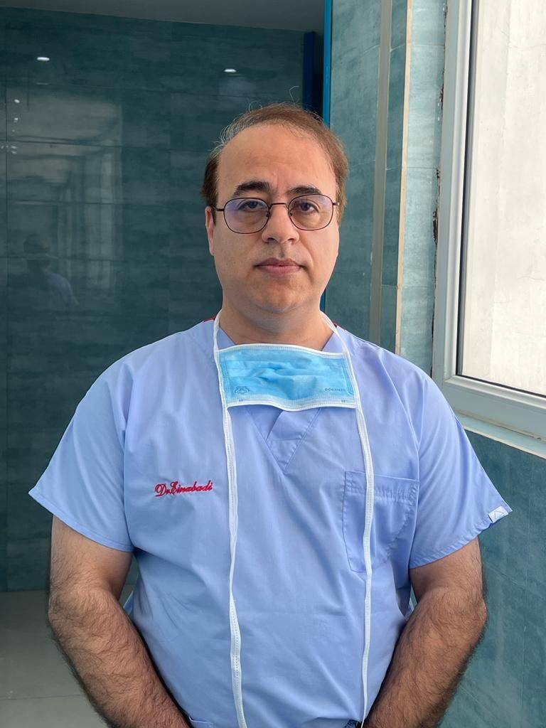 موفقیت جراح شیرازی در انجام عمل بیماری نادر بزرگی بیش از حد سینه