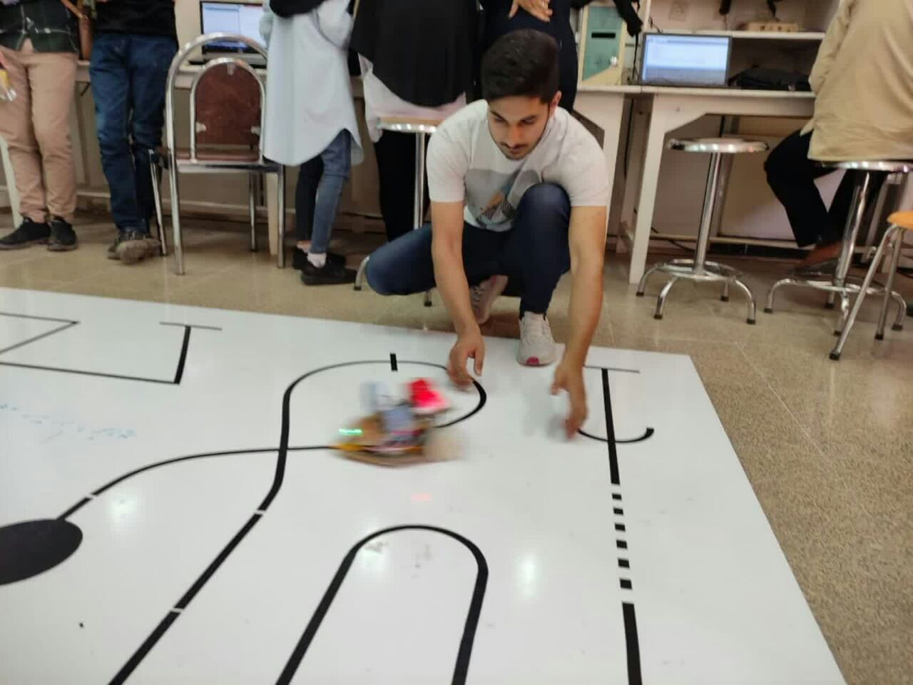 دومین دوره مسابقات “ربات مسیریاب” در دانشگاه حکیم سبزواری