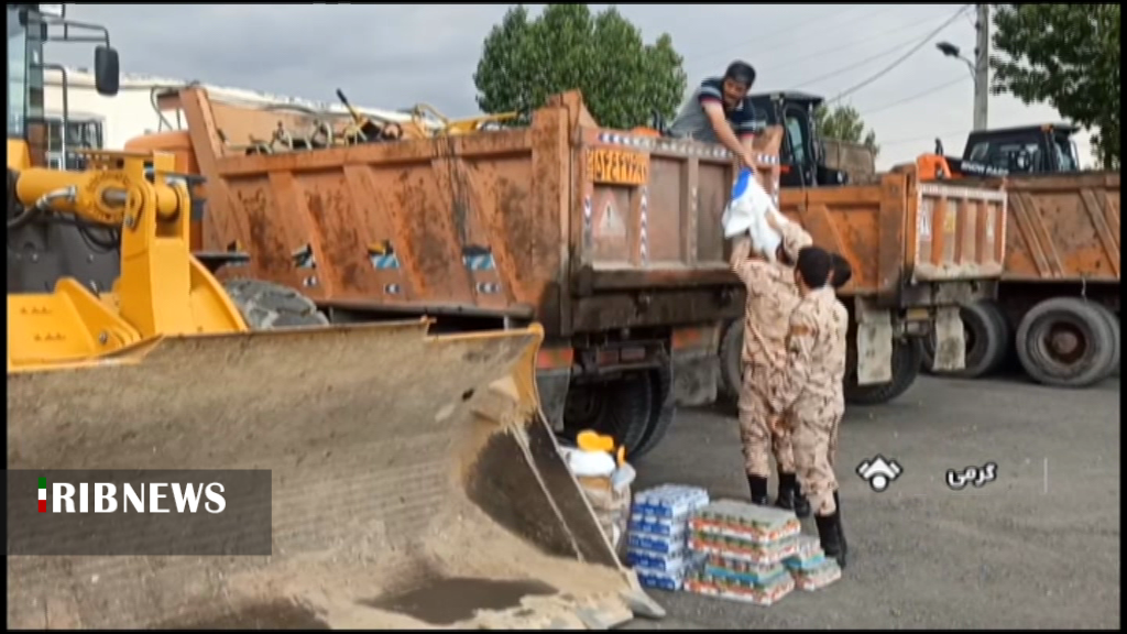 ادامه کمک های مردمی و نروهای خدمات رسان به سیل زدگان