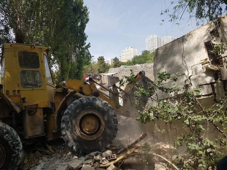 تخریب ساخت و ساز‌های ناایمن و غیرمجاز رود دره تهران