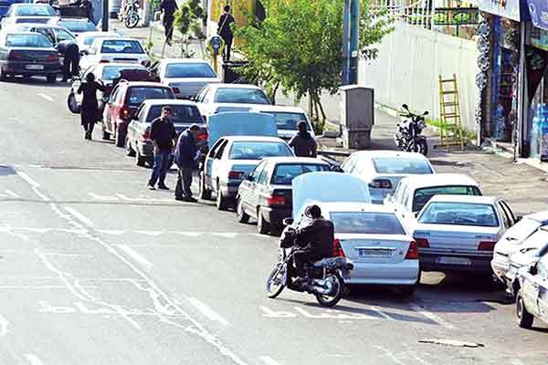 انتقاد رئیس پلیس راهور از معضل جای پارکینگ در واحد‌های صنفی و تجاری