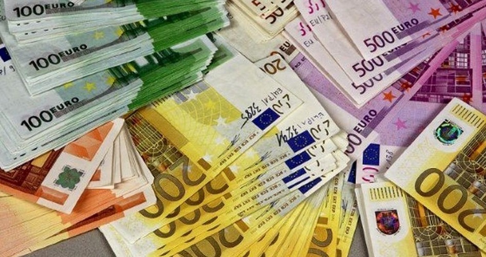 کشف و ضبط ارز قاچاق در فرودگاه امام خمینی