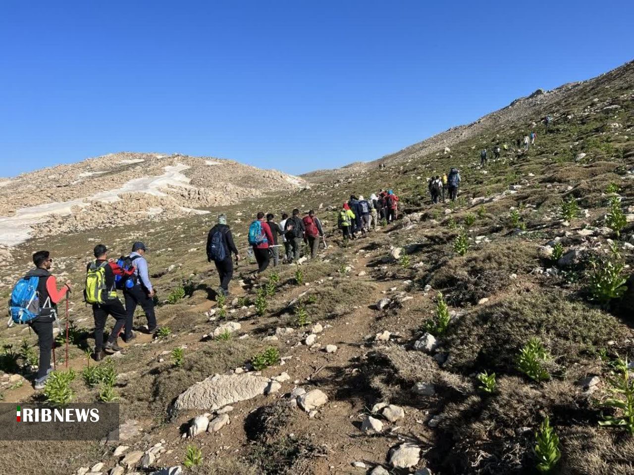 صعود بسیجیان سپیدان به قله برم فیروز