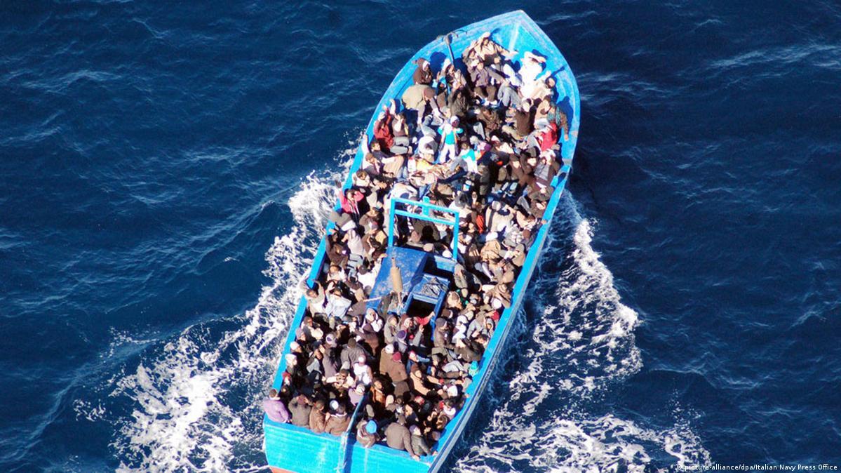 ناپدید شدن یک کشتی حامل ۵۰۰ پناهجو در آب‌های دریای مدیترانه