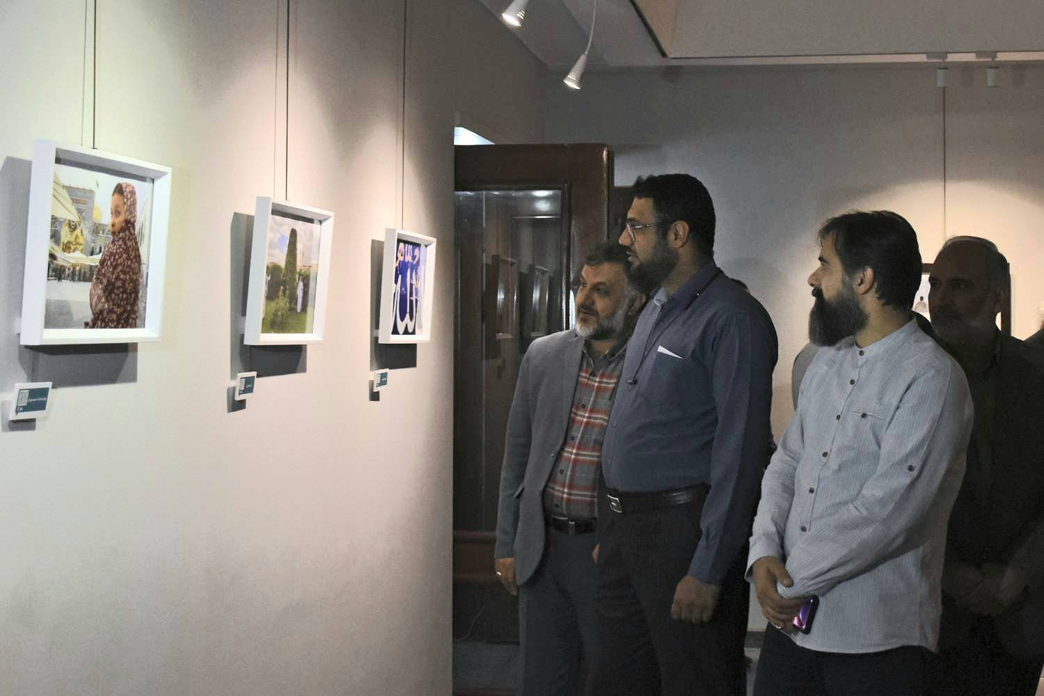 گشایش نمایشگاه عکس‌های منتخب خادمیاران رسانه‌ای مشهد و قم در مشهد
