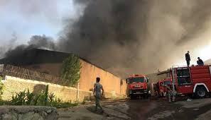 اطفای آتش در کارگاه تولیدی در شیراز
