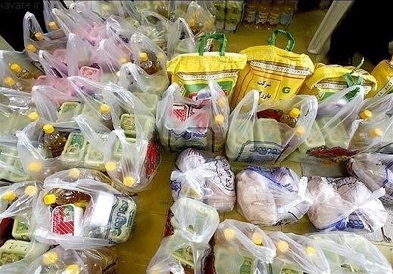 اهدای بسته های غذایی به مادران باردار شناسایی شده در دزفول