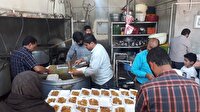 توزیع 12 هزار پرس غذای نذری در کرمان وانار
