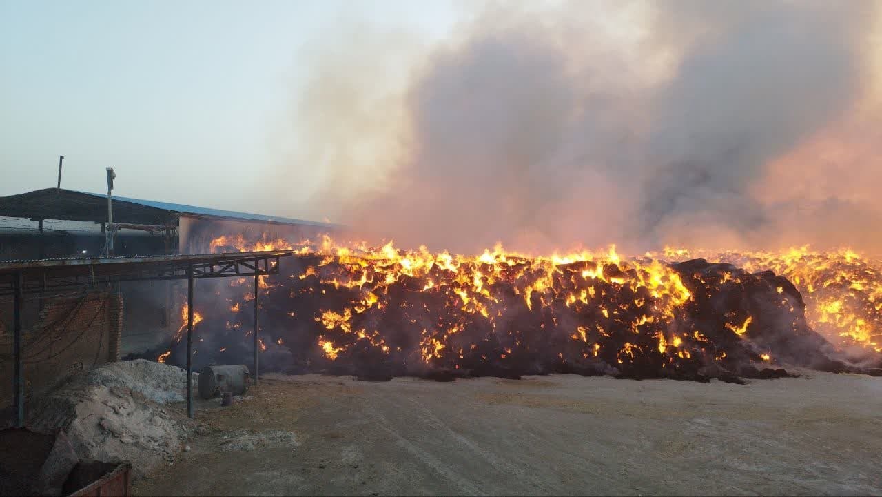 آتش‌سوزی در انبار دپوی علوفه در شرق اصفهان