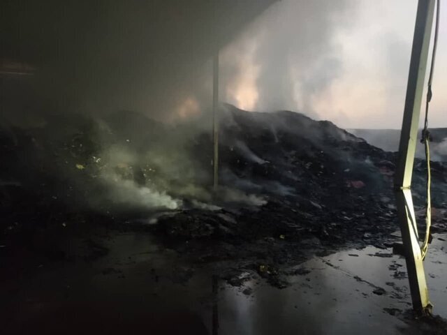 مهار آتش سوزی کارگاه ضایعاتی در روستای گچی