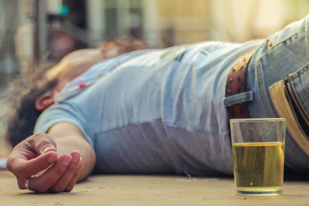 تعداد فوتی‌های مسمومیت الکلی در کرج به ۱۷ نفر رسید