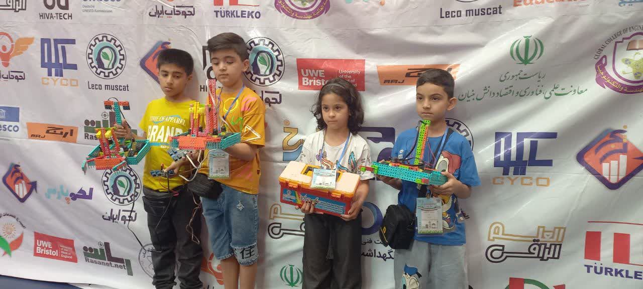 درخشش کودک آباده‌ای در مسابقات رباتیک کشور