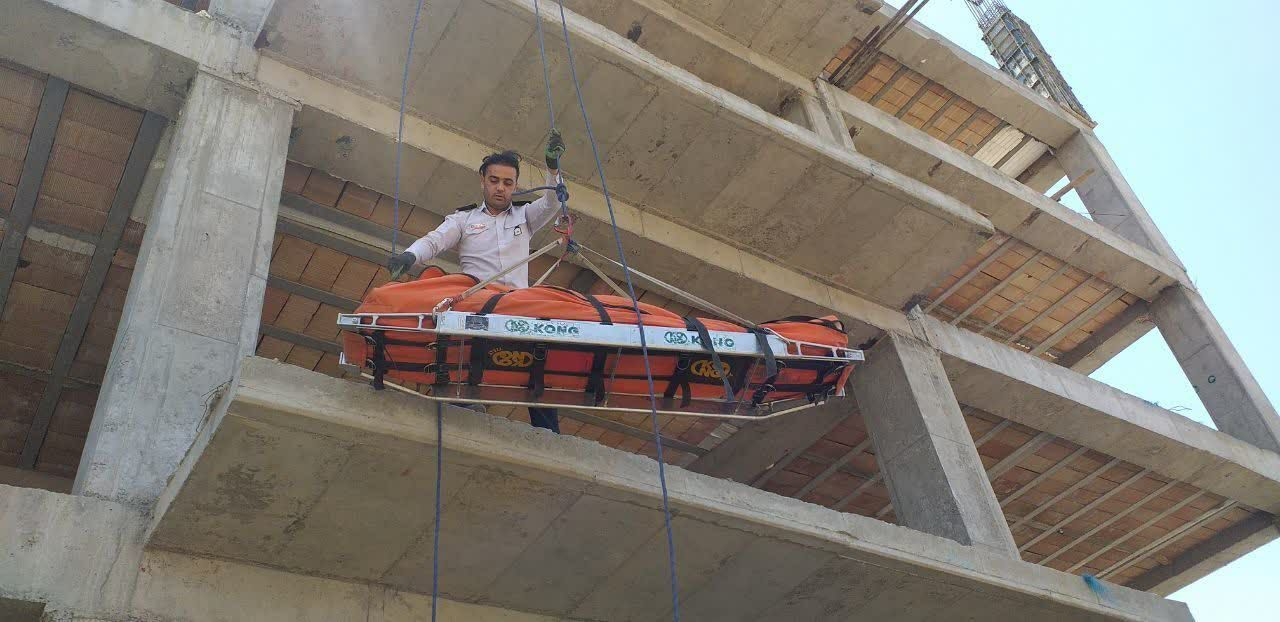 سقوط کارگر ساختمانی از مجتمعی در حال ساخت در نیشابور