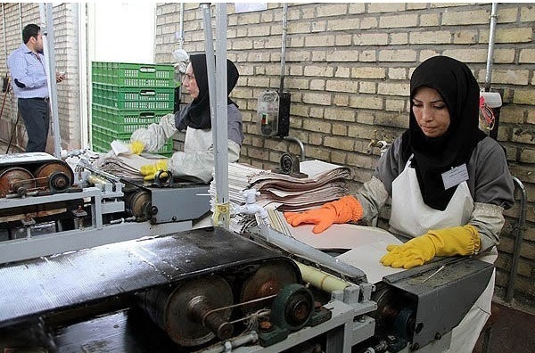 مددجویان و معلولان خوزستانی مهارت می‌آموزند