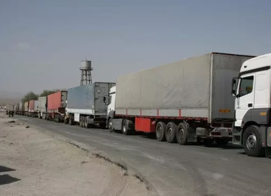 تردد کامیون‌ها و تریلی‌ها از مرز مهران ممنوع