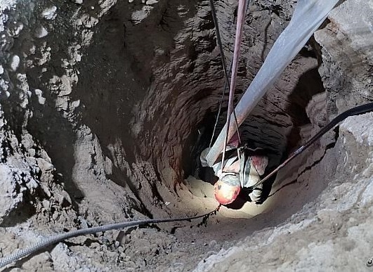 نجات بانوی ۷۰ ساله بوشهری از چاه ۱۸ متری