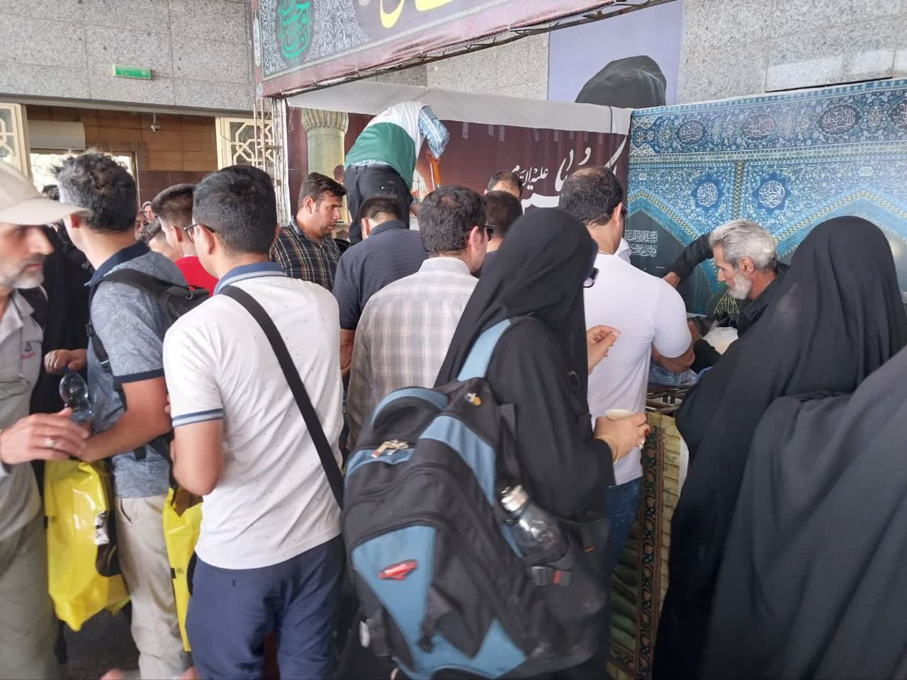 عزیمت ۱۰ هزار زائر ایرانی از مرز شلمچه در روز عرفه به کربلای معلی