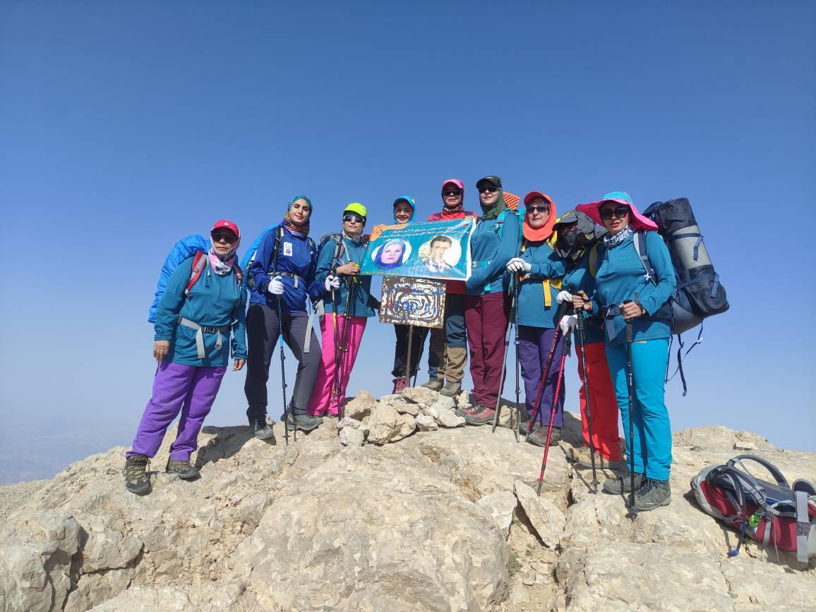 صعود همزمان کوهنوردان شیرازی به 51 قله 4 هزارمتری دنا