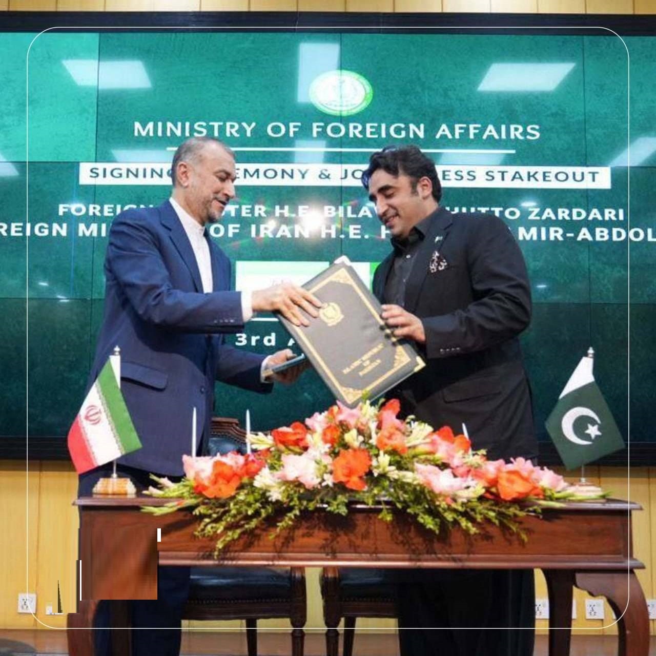 امضای سند همکاری ۵ ساله بین ایران و پاکستان