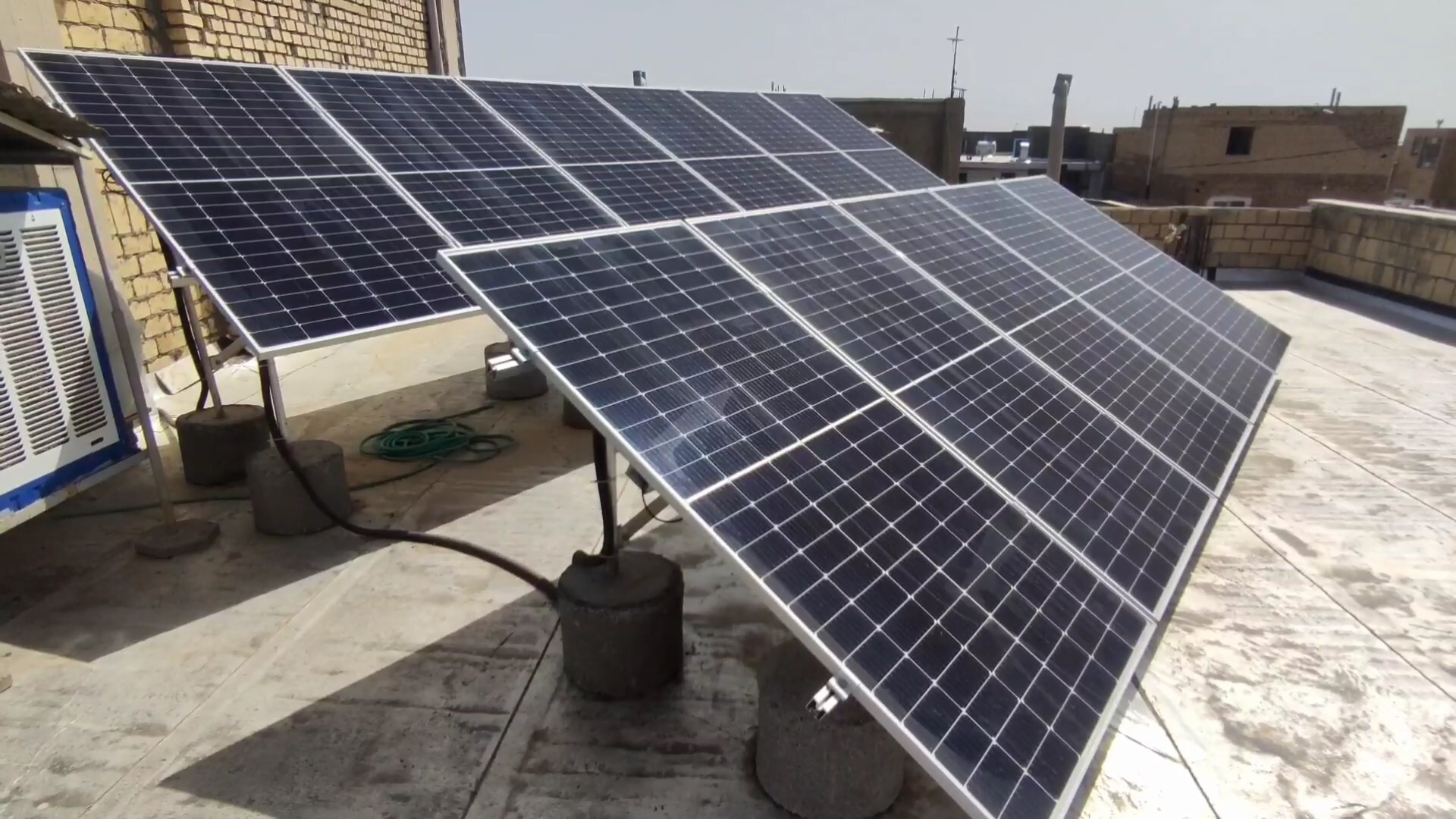 نصب بیش از ۶۰ نیروگاه‌های خورشیدی در نایین