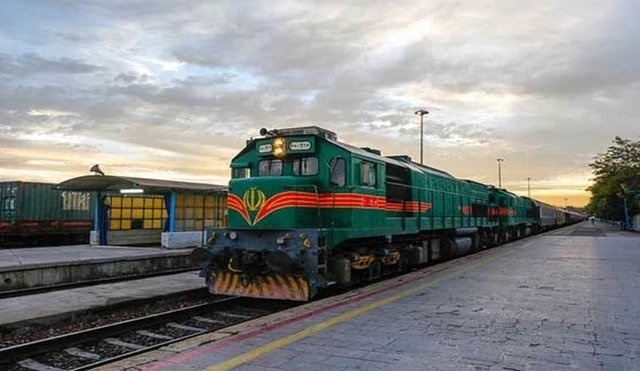 قطار اهواز-مشهد در ایستگاه نظامیه متوقف شد