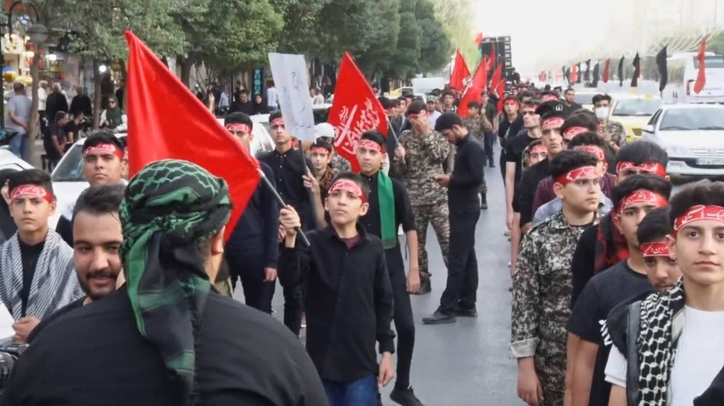 راهپیمایی دانش آموزان مشهدی در محکومیت هتک حرمت قرآن