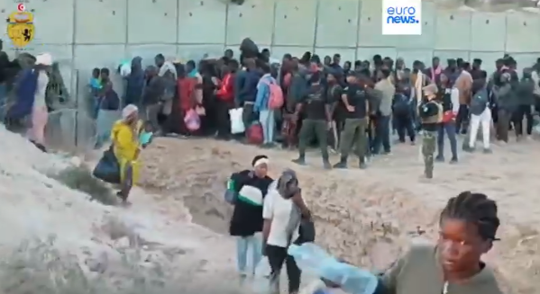 توافق تونس و لیبی برای تقسیم مسئولیت مهاجران گرفتار شده در مرز