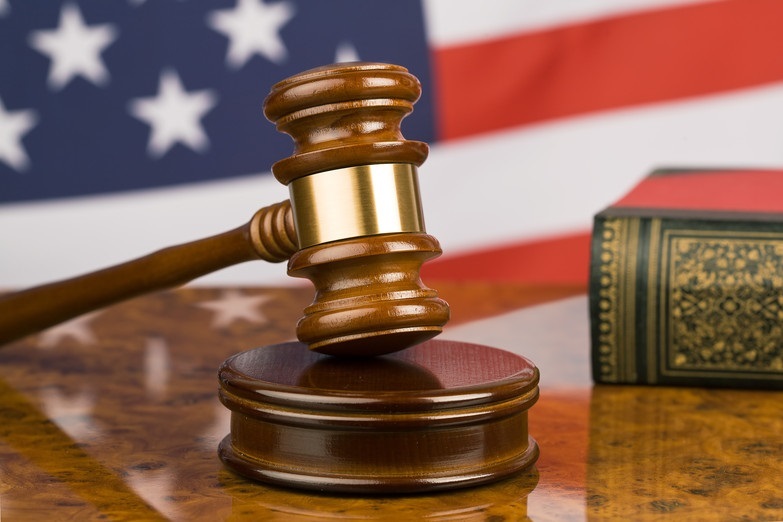 محاکمه ۶ افسر پلیس آمریکا به اتهام شکنجه ۲ شهروند سیاهوست