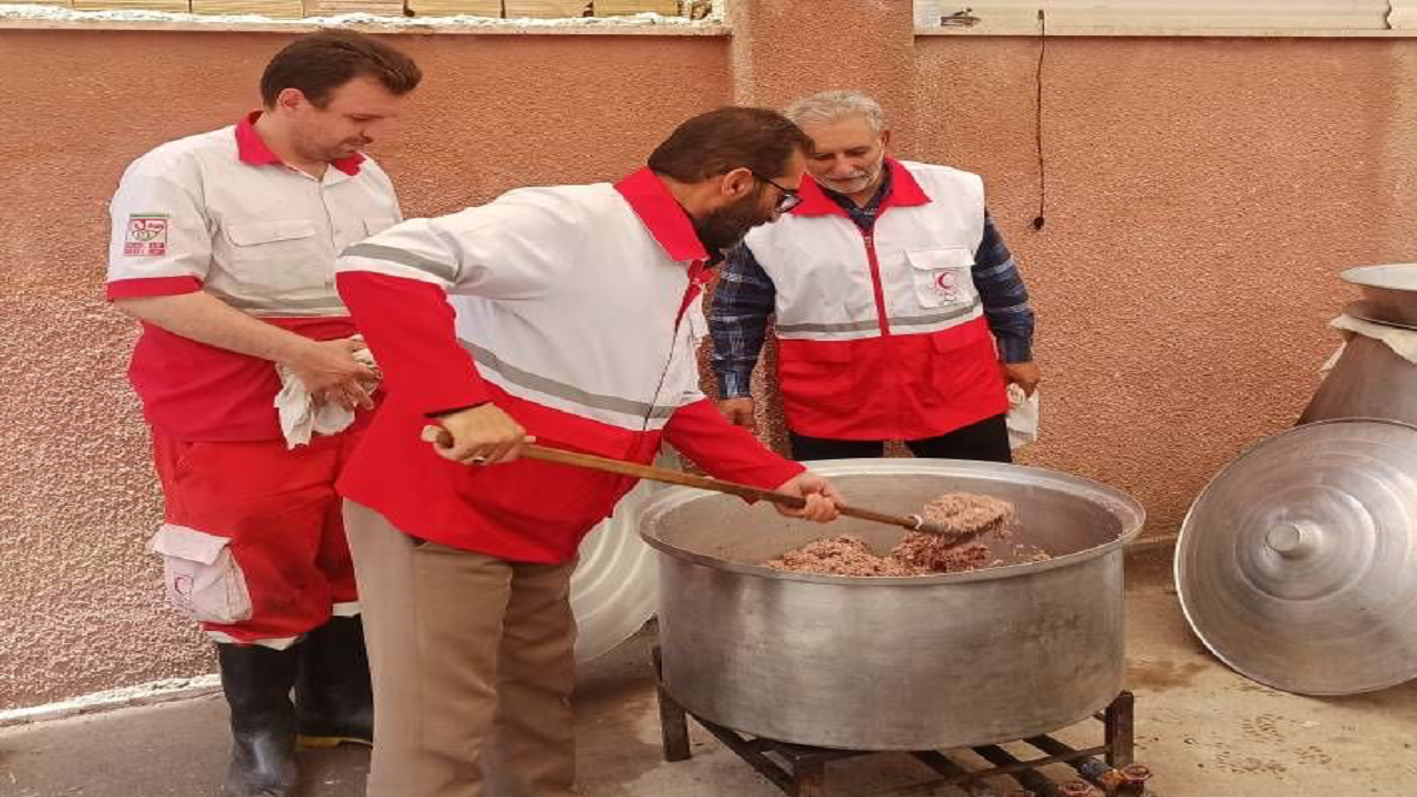 توزیع ۲ هزار وعده غذای گرم بین نیازمندان قزوین