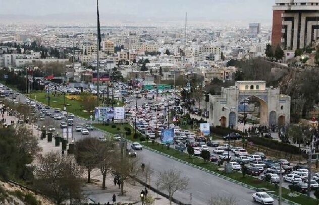 کنترل ترافیک دروازه قرآن شیراز با حضور ۲۰ تیم پلیس