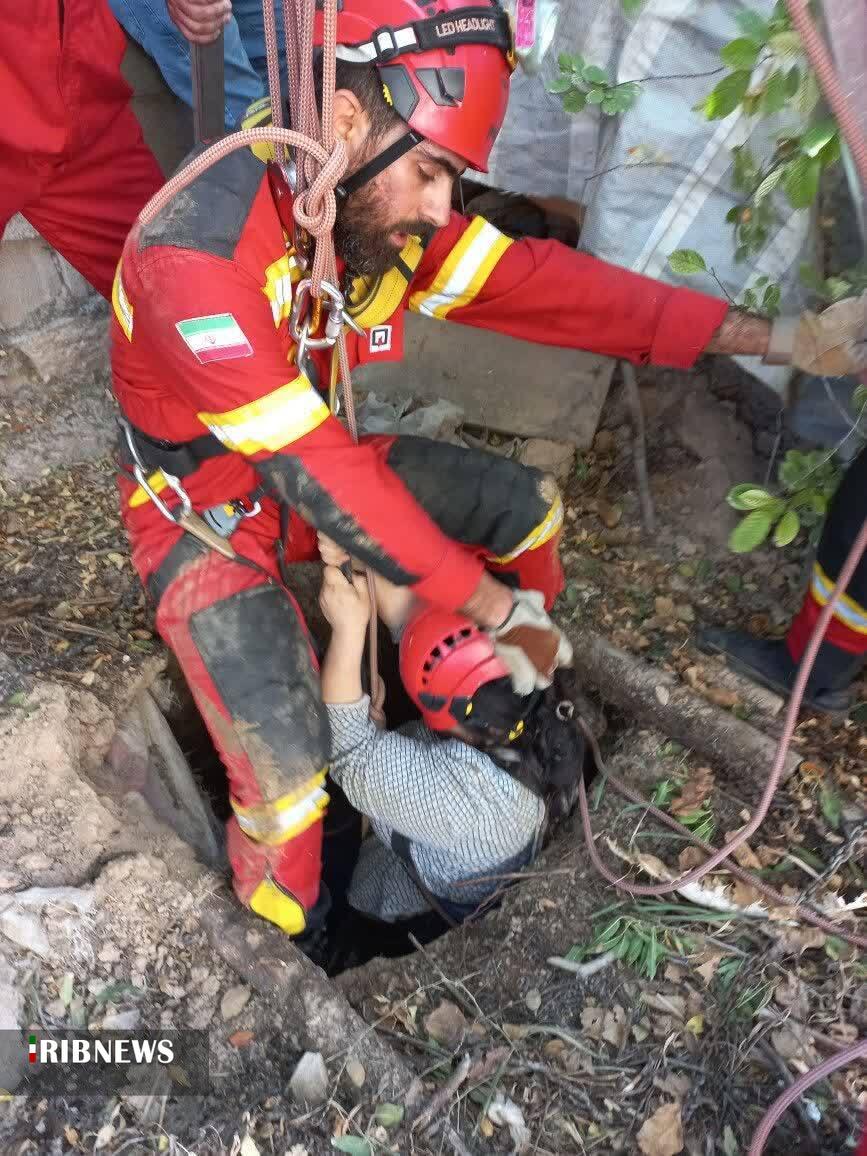 نجات زن ۳۰ ساله از درون چاه