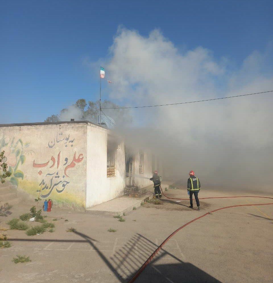 مهار آتش سوزی مدرسه روستایی در نیشابور