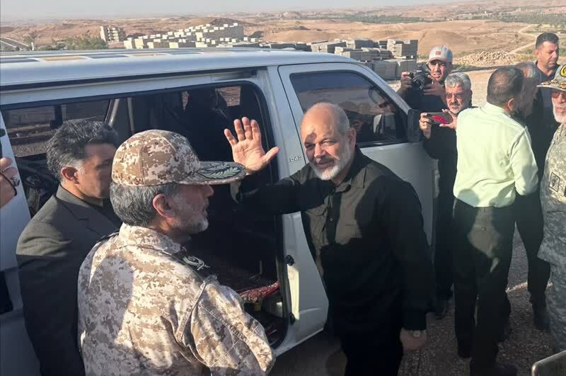 ورود وزیر کشور به شهرستان قصرشیرین برای بررسی زیرساختهای مرز خسروی