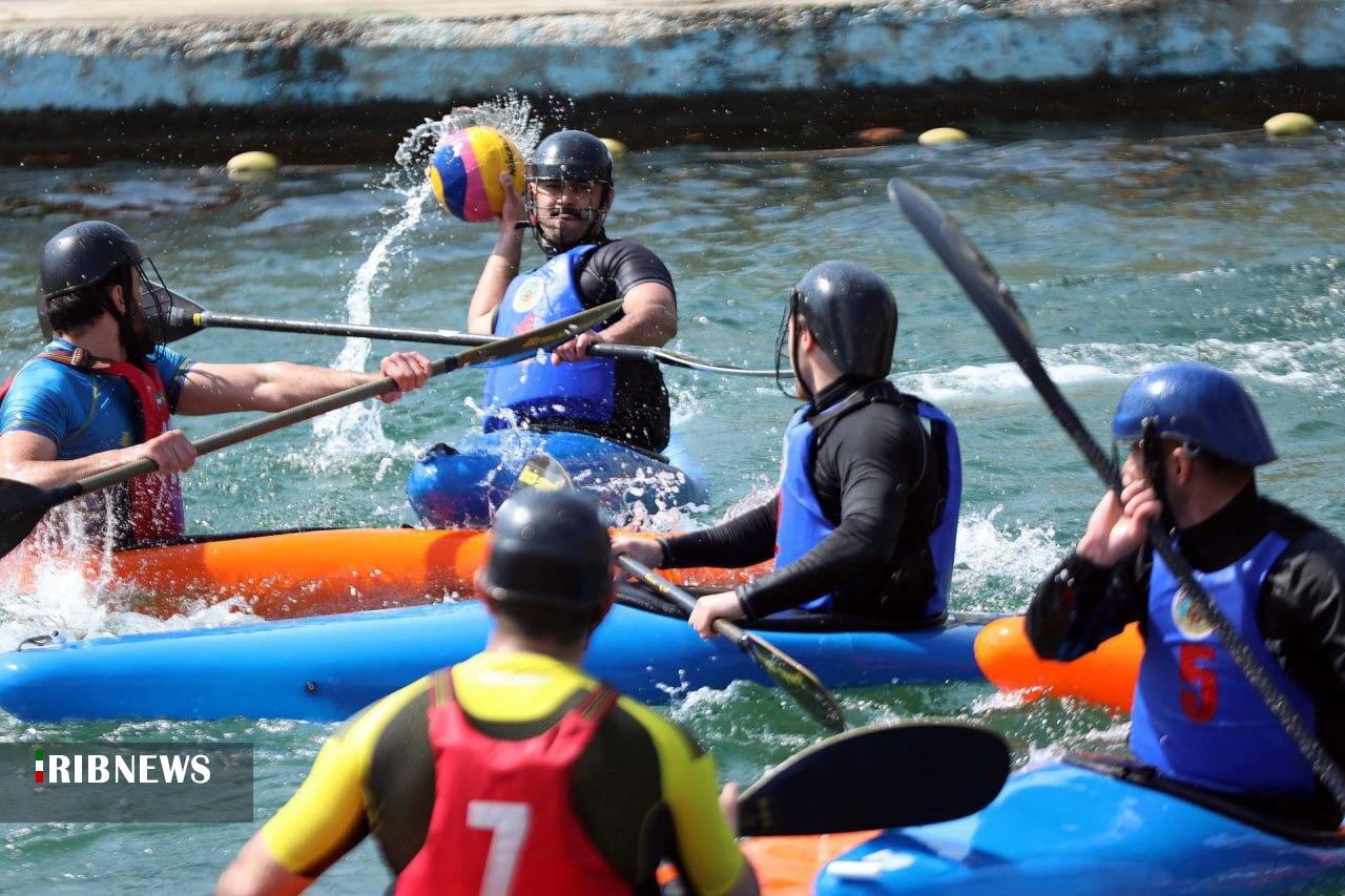 تیم کانوپولو ملوان نداجا در دریاچه آزادی به آب می‌زند