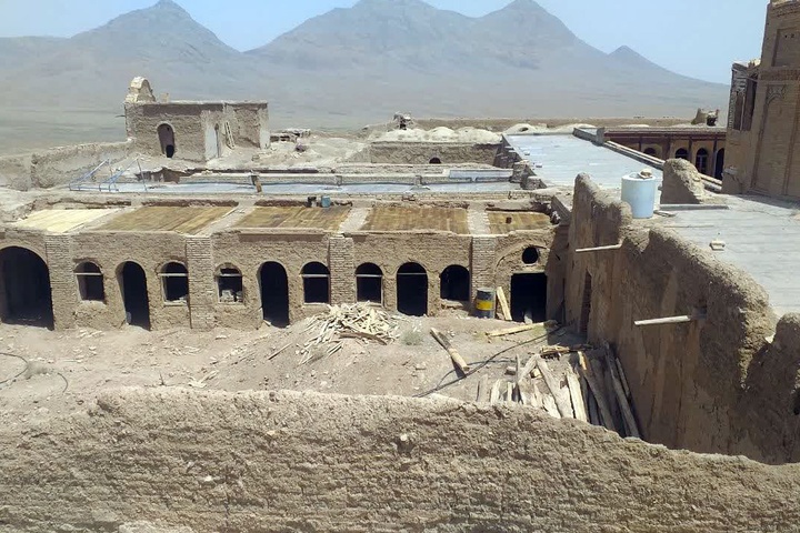 آغاز مرمت قلعه تاریخی قمشلو در شهرستان تیران و کرون