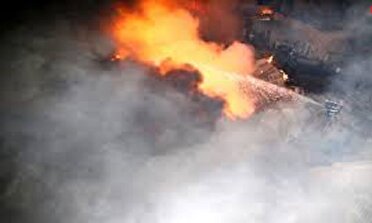 مهار آتش سوزی کارخانه قیر در کرمانشاه