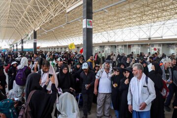 تردد بیش از ۱۶۵ هزار زائر اربعین در شبانه روز گذشته از مرز مهران