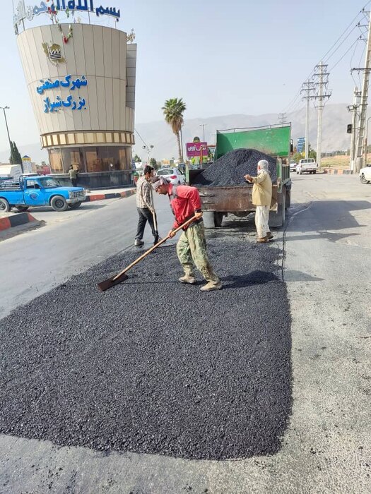 اجرای طرح تعریض، بهسازی و آسفالت جاده شهرک صنعتی شیراز