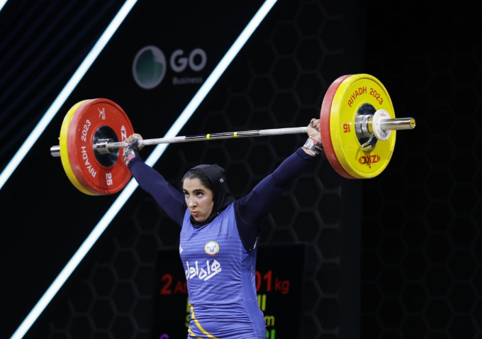 وزنه‌برداری قهرمانی جهان، الهام حسینی از کسب نشان بازماند