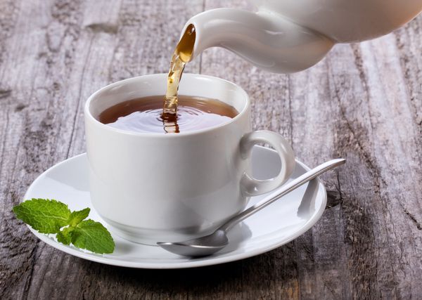 حفظ عطر و خواص چای با دم کردن در قوری های سرامیکی
