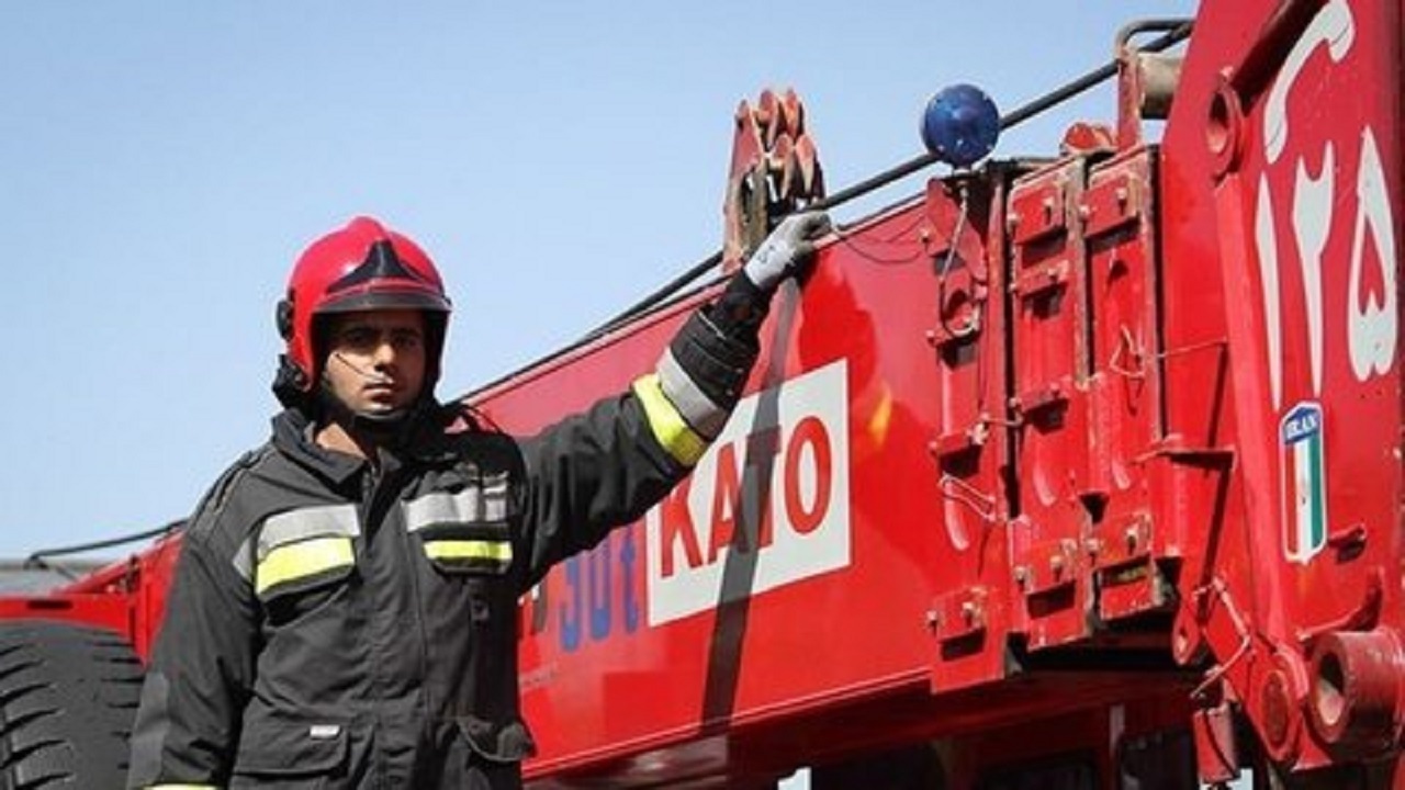 مهار آتش سوزی یک دستگاه مینی بوس در دزفول