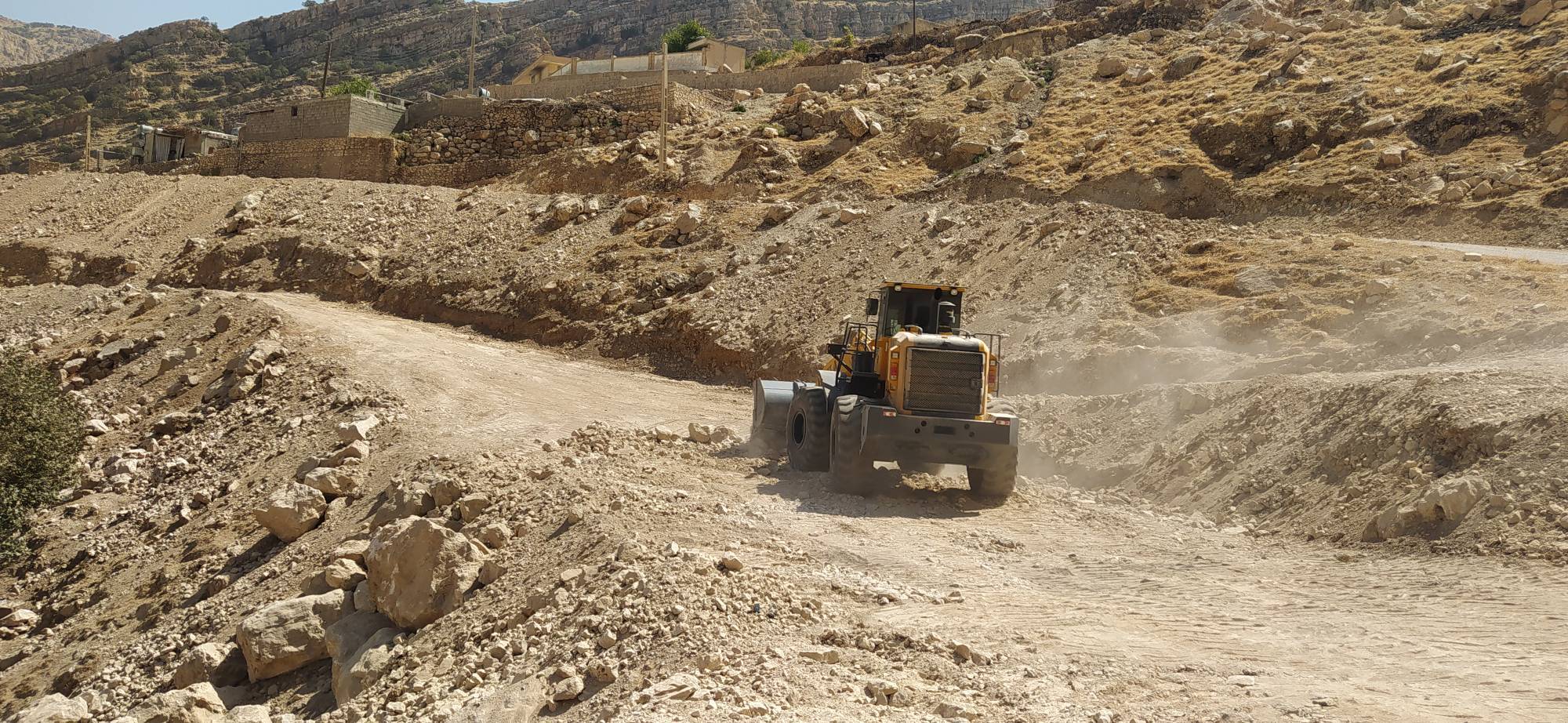 آغاز عملیات بهسازی معابر روستای آرند