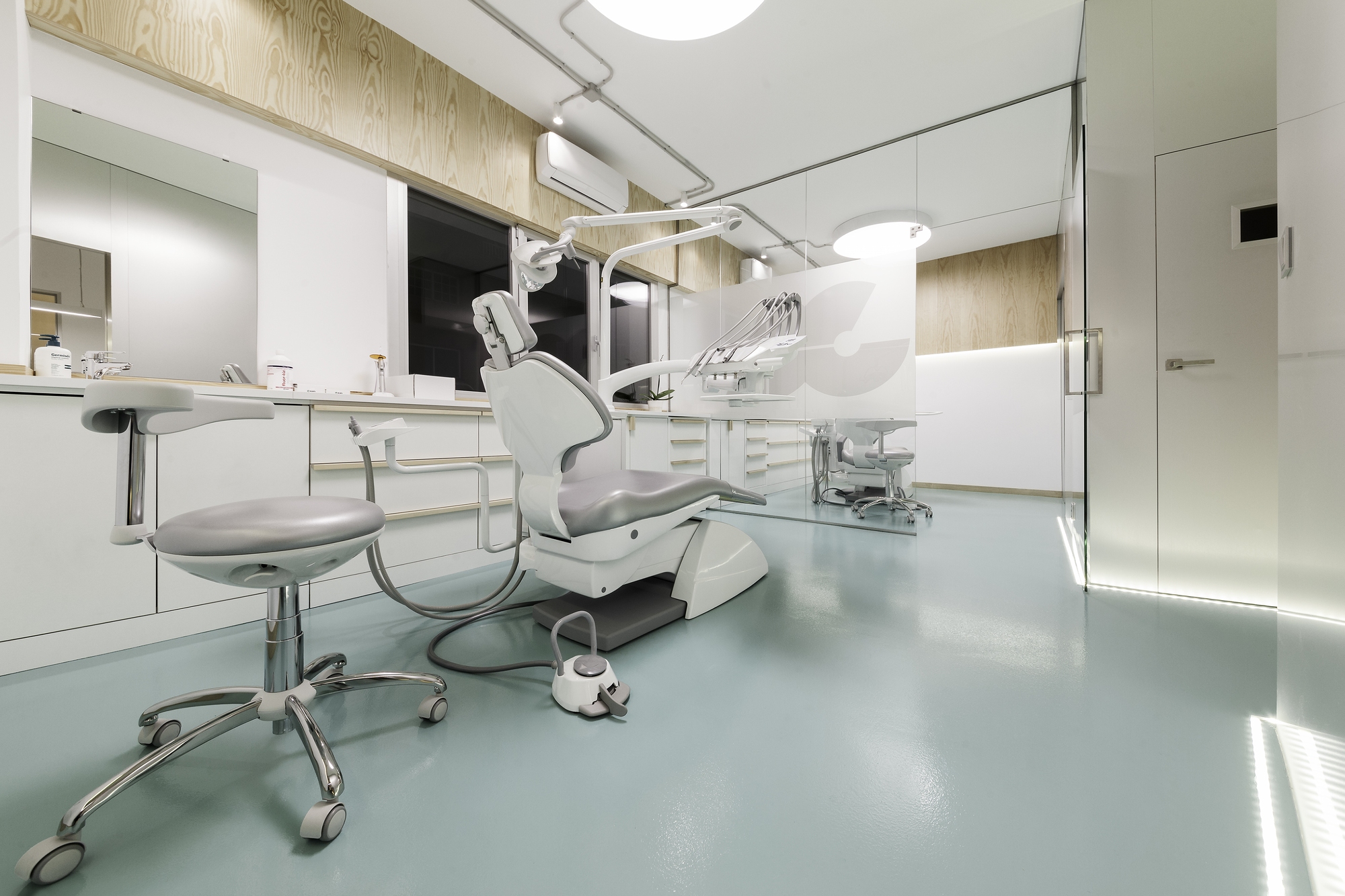 مهر و موم ۳ مطب دندانپزشکی در دزفول