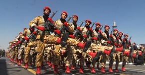 رژه نیرو‌های مسلح کرمان در آغاز هفته دفاع مقدس