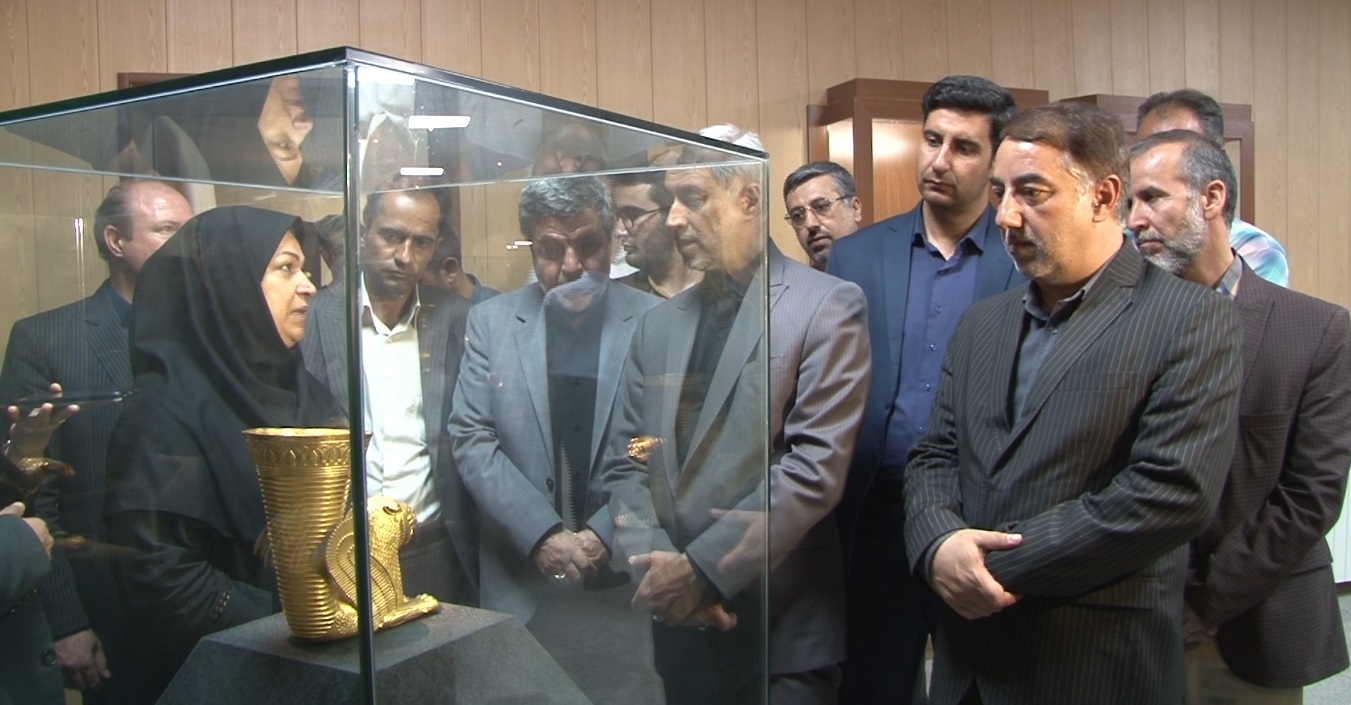 بازدید استاندار همدان از نمایشگاه مشترک موزه ملی ایران و هگمتانه