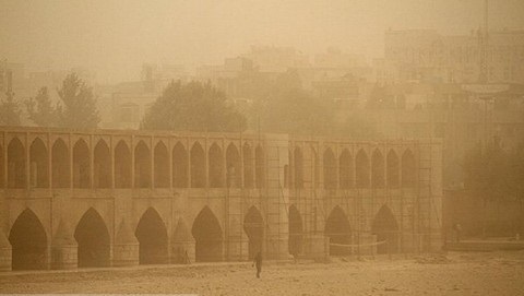 خیزش گرد و غبار در اصفهان