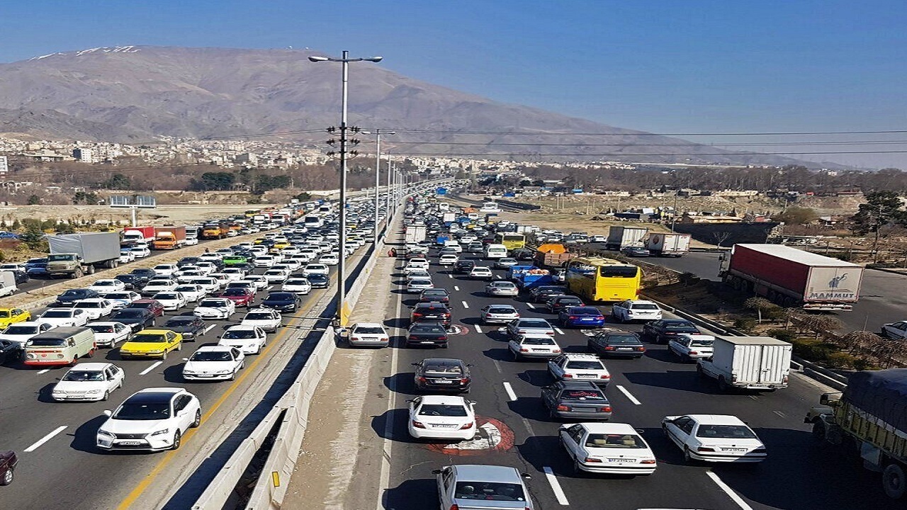 ترافیک  سنگین در آزاد راه کرج - تهران